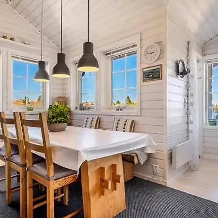Holiday home With Views Of Skerries On Hitra