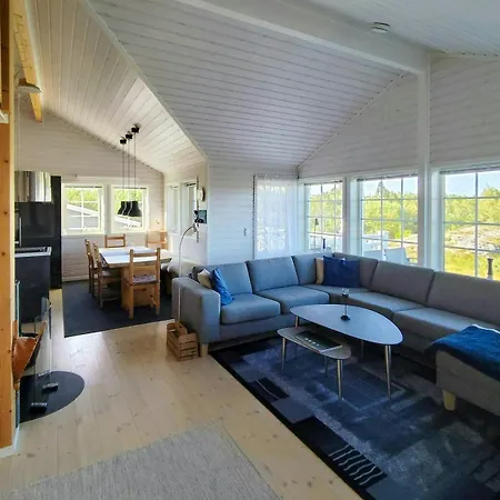 With Views Of Skerries On Hitra Holiday home Knarrlagsund