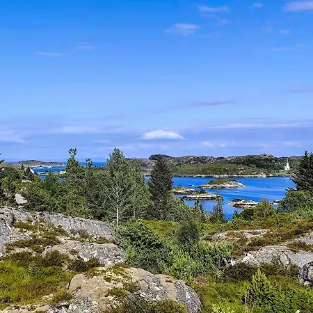 With Views Of Skerries On Hitra Holiday home *