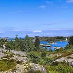 With Views Of Skerries On Hitra Feriehus *
